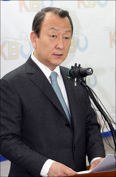 KBO '히어로즈 논란' 명쾌한 해법은? Kbo '히어로즈 논란' 명쾌한 해법은?