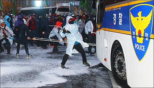 민중총궐기 폭력시위 준비&#39; 민주노총 간부 구속