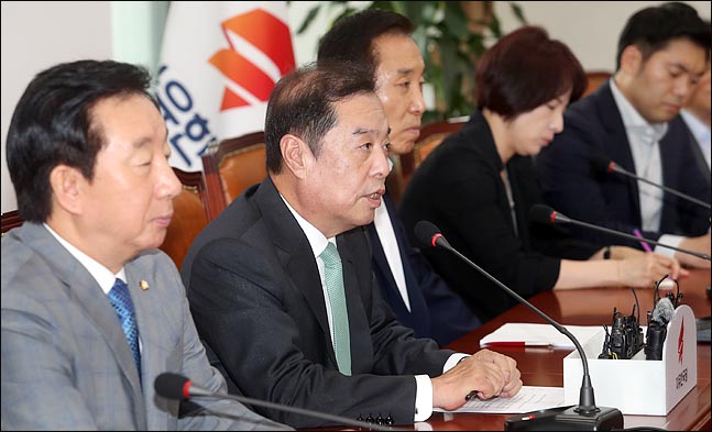 김병준 자유한국당 비상대책위원장이 17일 오전 국회에서 열린 비상대책위원회의에서 발언하고 있다. ⓒ데일리안 박항구 기자