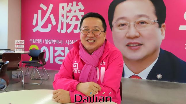 대전 동구에서 3선에 도전하는 이장우 미래통합당 의원이 23일 오후 대전 동구 삼성동 자신의 선거사무실에서 데일리안과 인터뷰를 갖고 있다. ⓒ대전=데일리안 정도원 기자