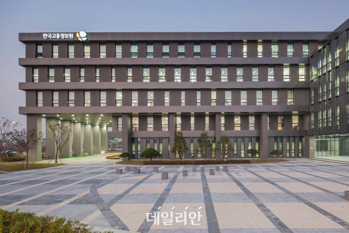 블라인드 | 한국고용정보원 뉴스