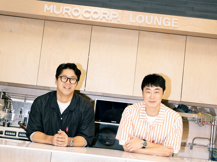 [요즘 이 브랜드] 론칭 한 달 만에 월 1억...'댄스온더플로어', 반려가구... - 뉴스 썸네일 이미지