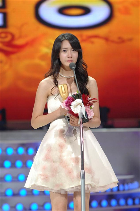 윤아는 <2008 KBS 연기대상>에서 신인상과 네티즌상을 수상했다. 