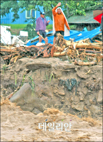 강원 인제군은 지난 2006년 7월 15일, 시간당 100㎜가 넘는 폭우로 인명피해 29명, 이재민 564세대 등 사상 최대의 수해를 입었다. 군은 당시의 수해 피해와 복구상황을 생생하게 기록한 ‘수해복구