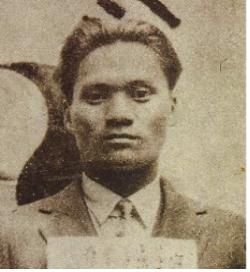 의거 이틀 전 1932.4.27. 태극기 앞에서의 윤봉길 의사(당시 만23세)
