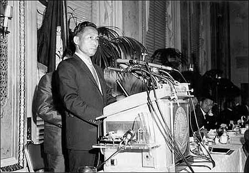 1965년 5월 18일 워싱턴 프레스클럽에서 연설하는 박정희 대통령.