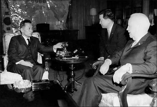 박 대통령은 한국을 방문한 뤼브케 대통령을 맞아 1967년 3월 3일 제1차 한독 정상회담을 가졌다. ⓒ 국가기록원