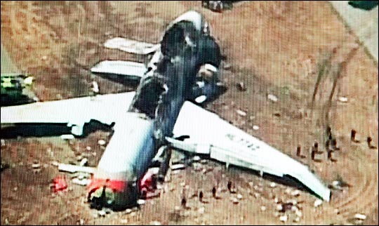 7일 오전 미국 샌프란시스코(SF) 공항에서 착륙하던 중 활주로에서 충돌사고가 발생한 아시아나항공 OZ 214편(보잉777). ⓒ뉴스Y 화면촬영