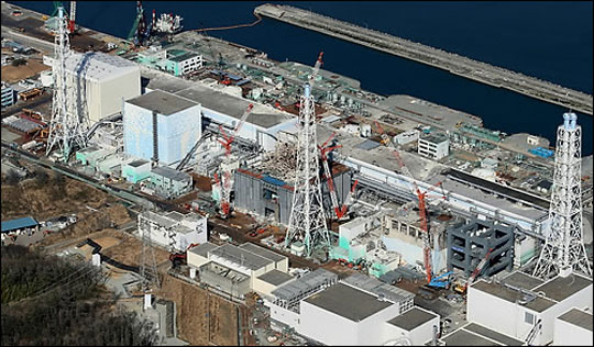 2011년 대형 원전사고가 발생했던 후쿠시마 원전에서 18일 수증기가 피어올라 운영회사 측이 즉각 조사에 나섰다. ⓒ연합뉴스