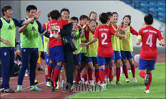 한국이 일본을 2-1로 꺾고 동아시안컵 축구대회 첫 승을 올렸다. ⓒ 데일리안 홍효식 기자