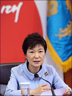  여름 휴가를 마친 박근혜 대통령이 6일 청와대에서 열린 국무회의에서 모두발언을 하고 있다.ⓒ연합뉴스