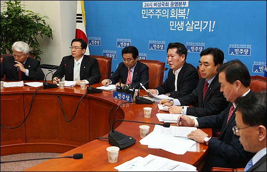 정청래 민주당 의원이 15일 오전 국회에서 열린 24시 비상국회 운영본부회의에서 이야기하고 있다. ⓒ데일리안 홍효식 기자