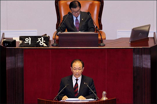 황우여 새누리당 대표가 4일 오전 열린 국회 본회의에서 교섭단체 대표연설을 하고 있다. ⓒ데일리안 박항구 기자