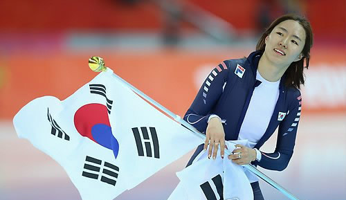 올림픽 2연패에 성공한 이상화는 돈방석에 앉게 됐다. ⓒ 연합뉴스