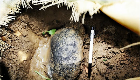 진주 운석이 9일 목격된 유성의 파편인 낙하운석으로 밝혀졌다. (자료사진)ⓒ연합뉴스