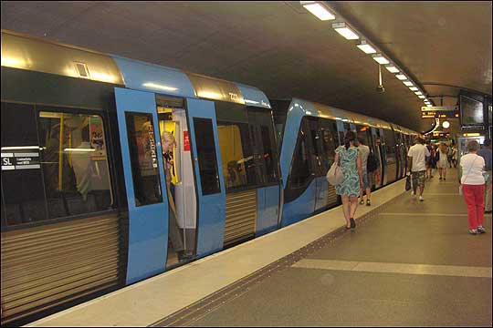 스톡홀름 관광에서 가장 편리한 수단인 지하철(메트로). 하지만 한 여름에 에어컨을 기대한다면 속 터져 줄을 지경이 될 것이다. ⓒ이석원