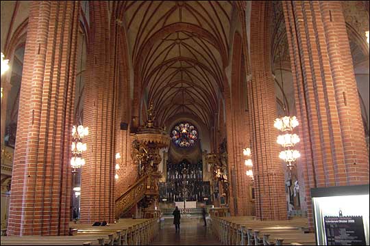 대성당 내부는 화려함이 돋보이는 각종 조각품과 그림 등으로 치장돼 있다. 이 곳에서 2010년 6월 스웨덴 왕위 게승 서열 1위인 빅토리아 공주가 평민과 결혼식을 올리기도 했다. ⓒ이석원