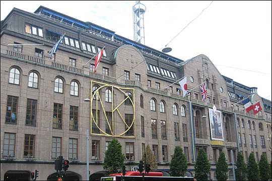 스톡홀름 쇼핑의 상징으로 여겨지는 NK 백화점도 세르옐 광장 주변에 자리잡고 있다. ⓒ이석원