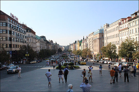 너비 60m, 길이 700m에 이르는 바츨라프 광장. 체코 민주주의의 상징과도 같은 장소다. ⓒ이석원