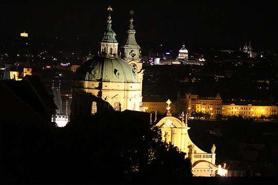 유럽에서 가장 야경이 아름다운 도시를 꼽으라면 많은 여행자들이 헝가리 부다페스트를 말한다. 하지만 부다페스트의 야경과 프라하의 야경을 따로 놓고 비교해서 본 사람들은 어느 것이 더 멋진지 구분하지 못한다고도 말한다. ⓒ이석원