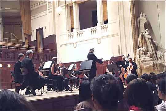 스메타나홀에서는 연중 쉬지않고 고품격의 클래식 연주회가 열린다. 베토벤 오케스트라 프라하의 연주회 장면이다. ⓒ이석원