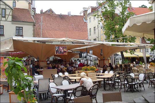 리가는 북유럽의 다른 나라들에 비해 물가가 저렴한 편이라 아름다운 노천 카페는 여행자들에게 편한 휴식을 제공한다. ⓒ이석원
