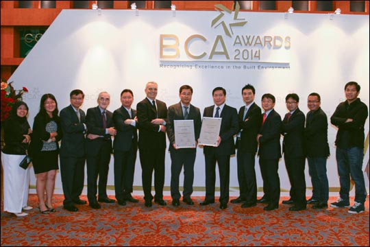 현대건설이 '싱가포르 BCA 건설대상 2014'에서 CPA-Projects(현장)부문 대상과 QEA-Builders(건설사) 부문 최우수상을 수상했다.ⓒ현대건설