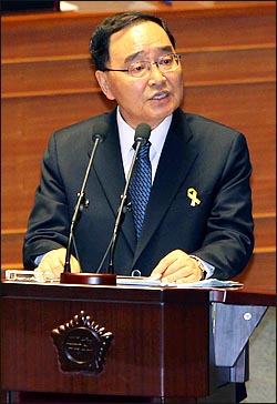 청와대는 26일 박근혜 대통령이 정홍원 국무총리의 사의를 반려하고 계속 일해줄 것을 당부했다고 밝혔다.(자료사진) ⓒ데일리안