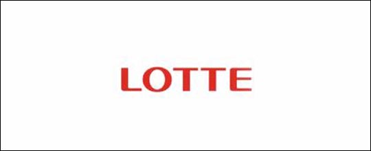 롯데의 엔젤리너스 커피숍 광고가 끝난 직후 흰색 바탕에 빨간색 글씨로 'LOTTE'라는 그룹명이 청아한 종소리와 함께 등장한다. 사진은 엔젤리너스 커피숍 광고 화면 캡처.