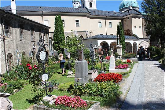 성 페터 교회의 묘지는 잘츠부르크 시민들에게 휴식의 공간으로 사랑받고 있다. ⓒ이석원
