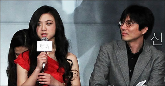 중국 인기 여배우 탕웨이(왼쪽)가 김태용 감독(오른쪽)과의 결혼에 대해 "운명을 바꿀 기회"라며 공식석상에서 소감을 밝혔다.(자료사진)ⓒ연합뉴스