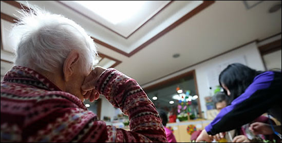 분당서울대병원 정신과 김기웅 교수팀이 25일 65세 이상 노인의 치매 유병률이 9.2%였다고 밝혔다.(자료사진) ⓒ연합뉴스