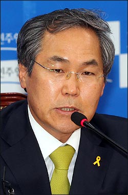 우윤근 새정치민주연합 의원이 세월호특별법에서 보상, 배상 문제는 분리하자고 말했다. (자료사진) ⓒ데일리안 박항구 기자