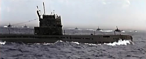 북한 조선중앙TV는 지난 5월 31일 새로 제작한 기록영화 '백두산 훈련열풍으로 무적의 강군을 키우시여'에서 북한 잠수함과 잠수함 기지를 공개했다. 북한의 잠수함 기지가 TV에 포착된 것은 매우 이례적이다.ⓒ연합뉴스