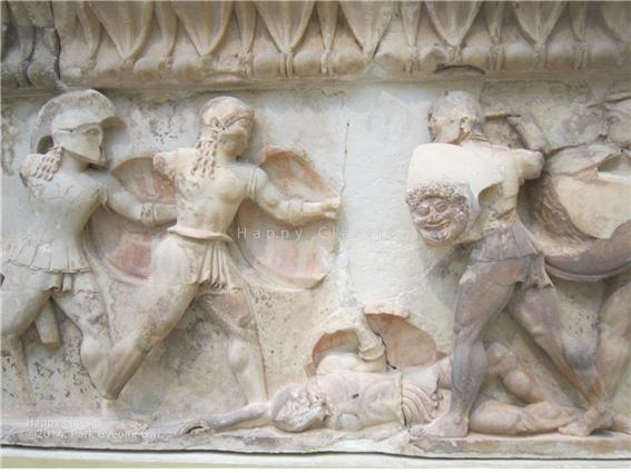 시프노스의 보고 남쪽 프리즈에 트로이 전쟁의 장면이 묘사되어 있다. 델피 고고학 박물관 ⓒ박경귀ⓒ