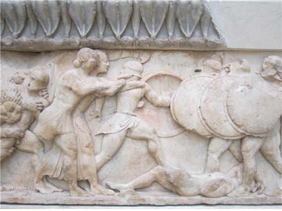 시프노스 보고의 북쪽 프리즈의 부조에 묘사된 올림푸스 신족과 거인족의 전투 장면, 델피 고고학 박물관 ⓒ박경귀ⓒ