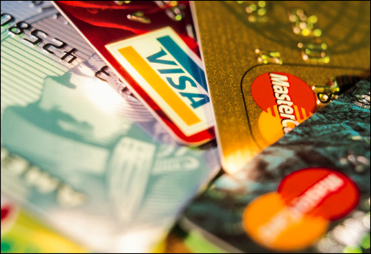 신용카드 부가서비스 제공 기준인 '전월실적'이 소액도 카드결제를 부추겨 평균결제금액 하락 원인으로 지목되고 있다.(자료사진) ⓒ데일리안