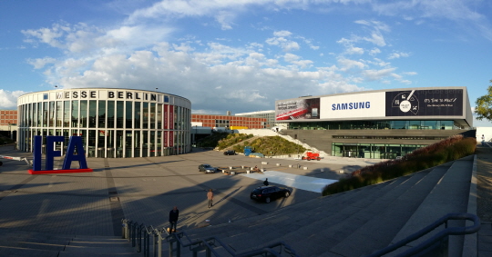 유럽 최대 가전전시회 IFA2014가 열리는 전시장 메세 베를린에 삼성전자 대형 옥외광고가 설치돼 있다.ⓒ삼성전자
