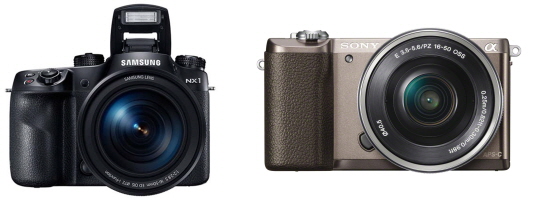 삼성전자가 선보인 렌즈교환식 미러리스 카메라 NX1(왼쪽)과 소니가 지난달 선보인 'A5100'.ⓒ각사