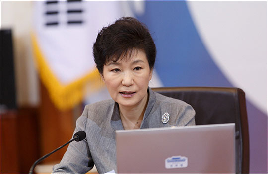 박근혜 대통령이 16일 오전 청와대에서 열린 국무회의에서 모두발언하고 있다. ⓒ청와대