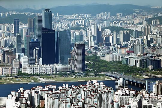 하반기 서울 부동산 시장은 재건축, 재개발 물량이 대거 공급되면서 브랜드 아파트들의 치열한 분양열전이 펼쳐질 전망이다.ⓒ연합뉴스