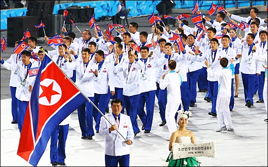 19일 인천 서구 연희동 인천아시아드 주경기장에서 열린 제17회 인천아시안게임 개막식에서 북한 선수단이 입장하고 있다.ⓒ 데일리안 홍효식 기자