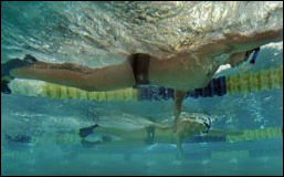잠영은 숨을 참고 가장 빠르게 갈 수 있는 영법이다. ⓒ 유투브 영상캡처