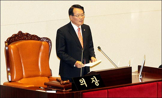 정의화 국회의장이 26일 오후 열린 국회 본회의에서 개회를 선언한 뒤 모두발언을 하고 있다. ⓒ데일리안 박항구 기자