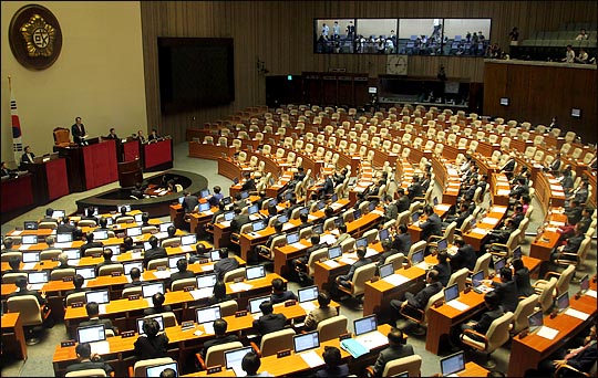 26일 오후 열린 국회 본회의에서 새정치민주연합을 비롯한 야당들이 불참한 가운데 새누리당 의원들만 참석하고 있다.ⓒ데일리안 박항구 기자