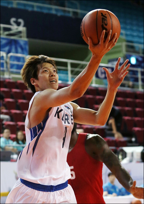 2014 인천 아시안게임 이후 세대교체기를 맞이하는 한국 농구에 김선형의 역할이 무엇보다 중요하다. ⓒ 연합뉴스
