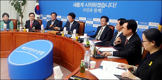 15일 국회 새정치민주연합 대표실에서 조직강화특별위원회 첫회의가 진행되고 있다. ⓒ데일리안