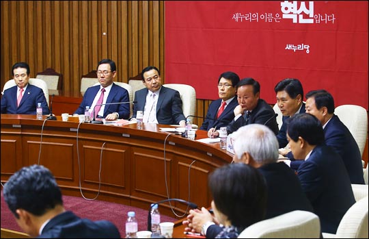 24일 오전 국회에서 새누리당 원내대책회의가 진행되고 있다. ⓒ데일리안 홍효식 기자