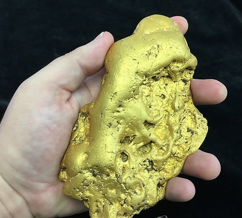 2.8kg 자연산 금덩어리. ⓒ연합뉴스