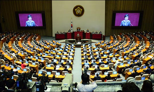 박근혜 대통령이 29일 오전 국회 본회의에서 2015년도 정부 예산안 시정연설을 하고 있다. ⓒ데일리안